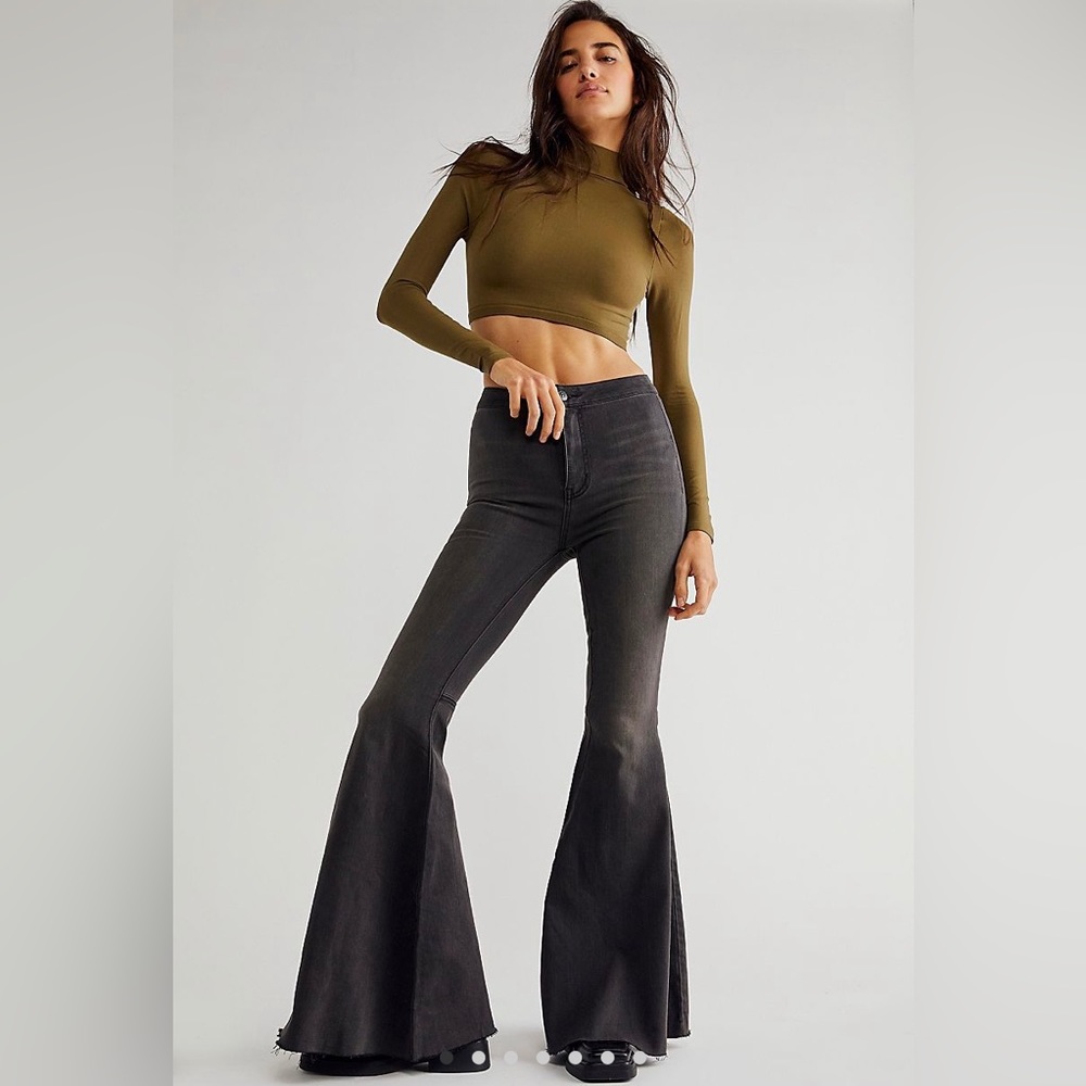 Free People Just Float On Flare Jeans in “Washed Black” sz 29s